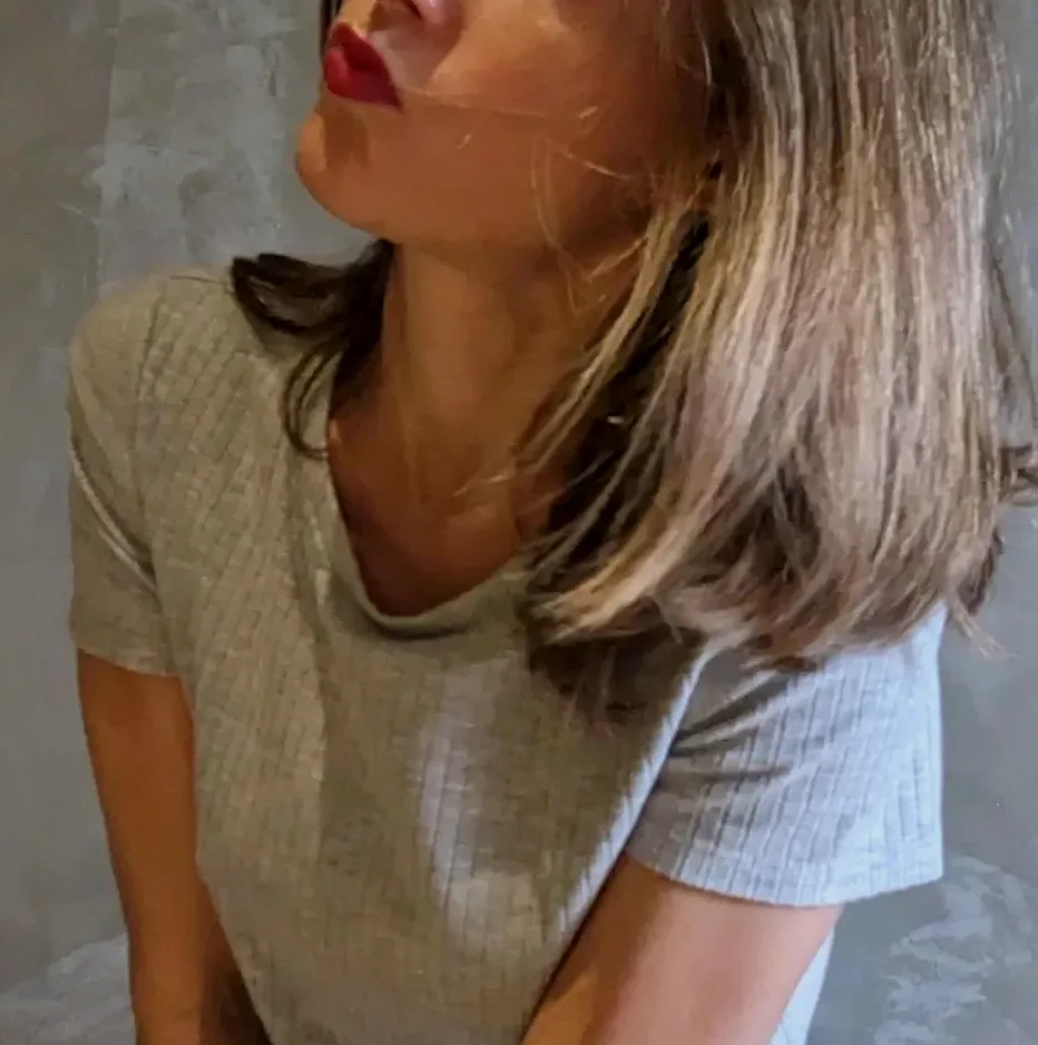 Julie, 33