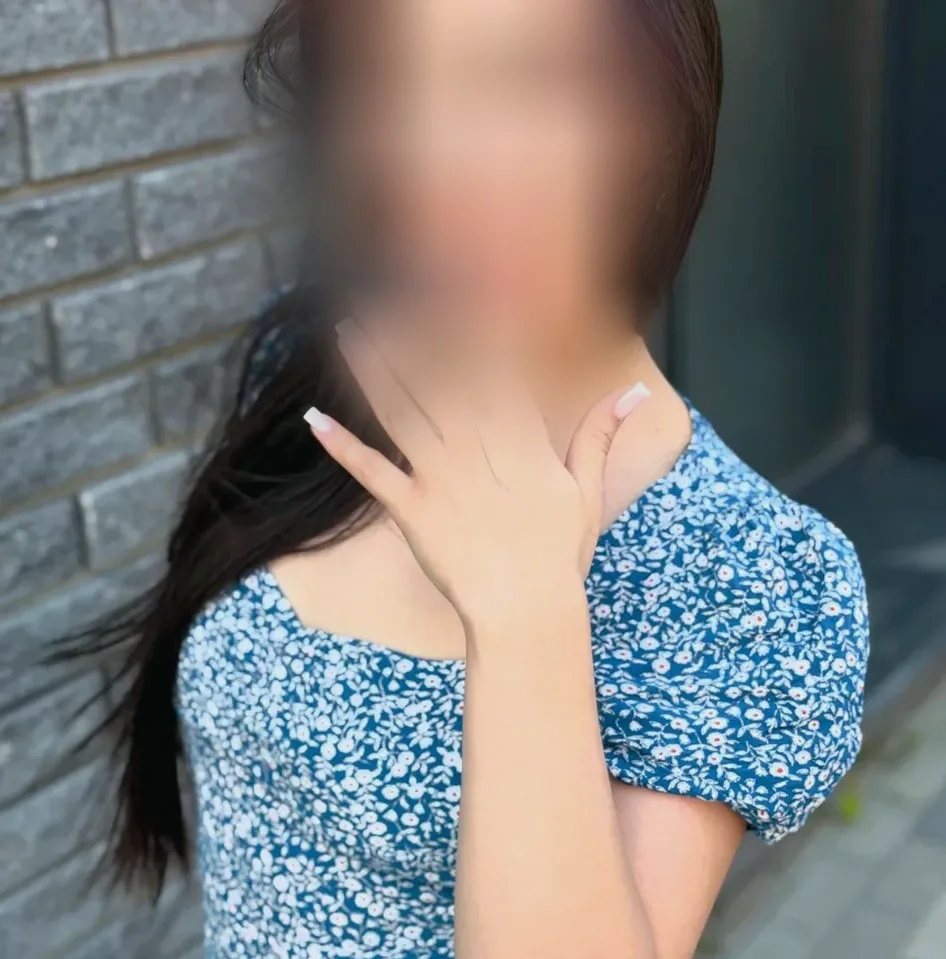 Karin, 22