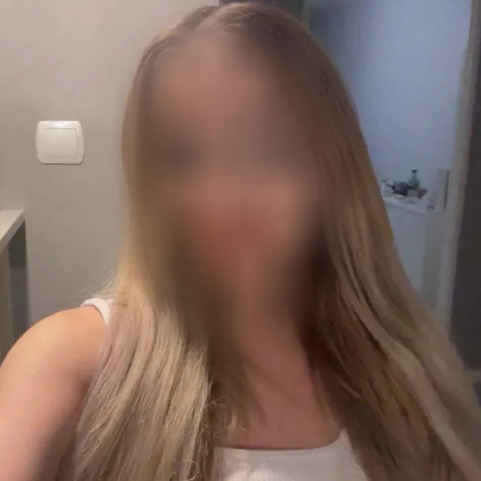 Karin, 24