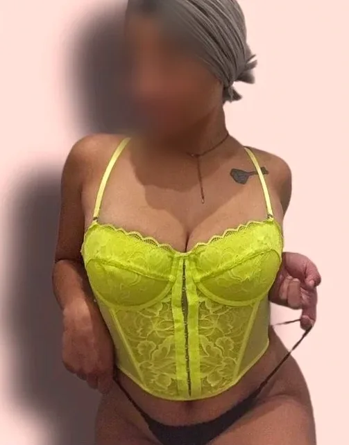 Olivia, 27