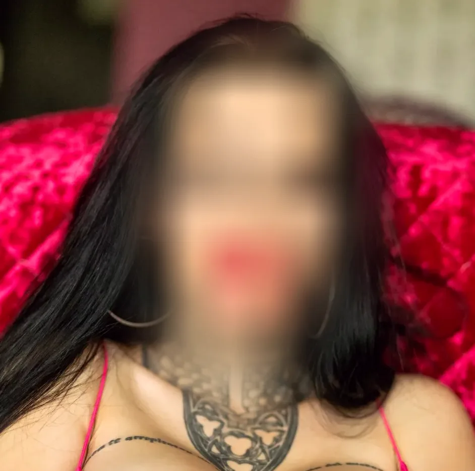 Shania, 35