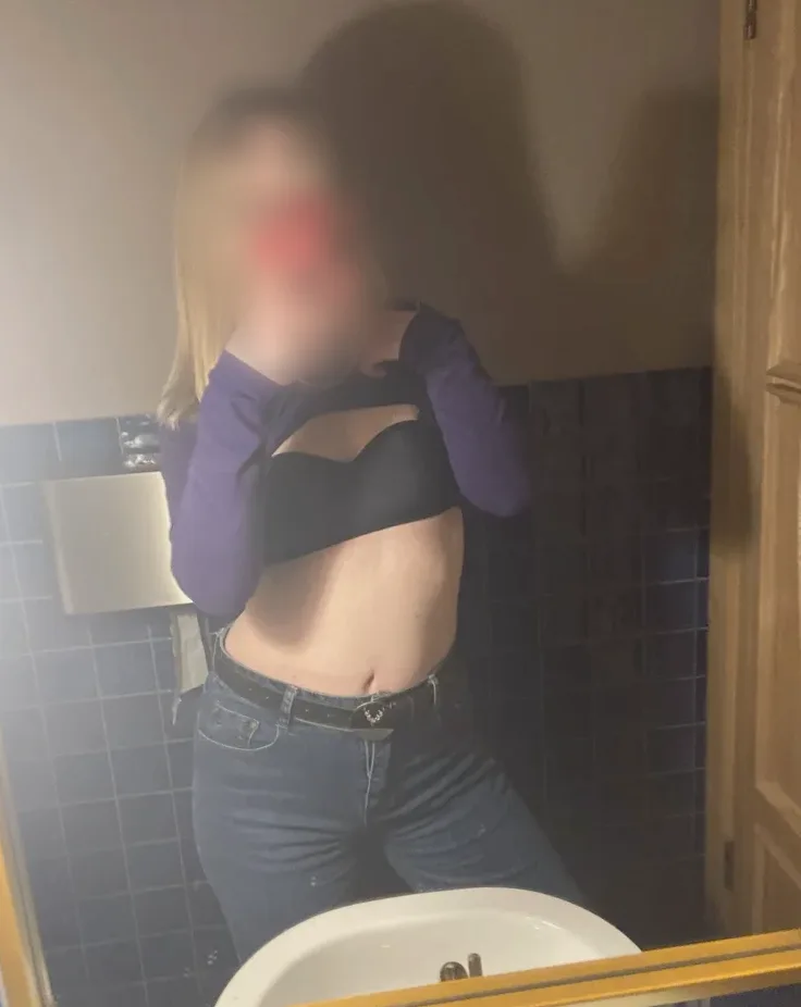 Sophie, 33