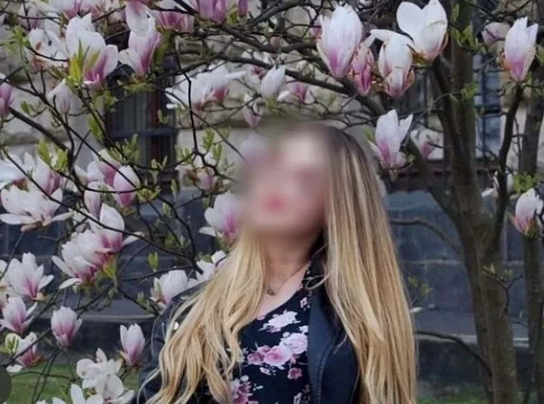 Zoe, 25